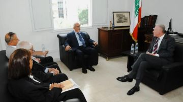 رجي تسلم مذكرة حول الأسرى اللبنانيين في السجون الإسرائيلية
