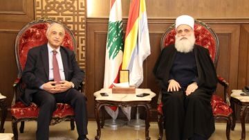 شيخ العقل عرض مع هاشم لأوضاع الجنوب واستقبل عددا من الزوار شيخ العقل عرض مع هاشم لأوضاع الجنوب واستقبل عددا من الزوار