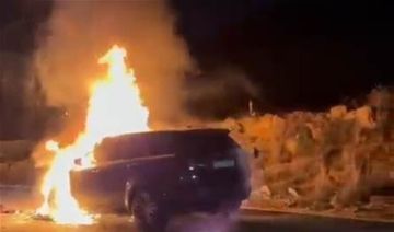 بالصورة.. احتراق رانج روفر على طريق ضهر البيدر بالصورة.. احتراق رانج روفر على طريق ضهر البيدر