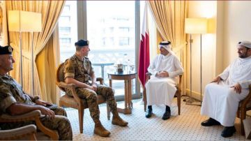 رئيس مجلس الوزراء القطري لقائد الجيش: مستمرون بدعمكم رئيس مجلس الوزراء القطري لقائد الجيش: مستمرون بدعمكم