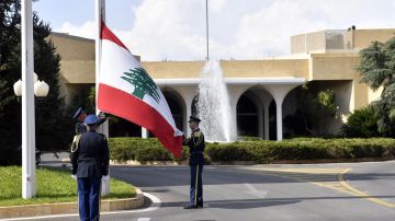 مناشدة أمام قصر بعبدا: لإقرار ملف التفرغ.. وإلا! مناشدة أمام قصر بعبدا: لإقرار ملف التفرغ.. وإلا!