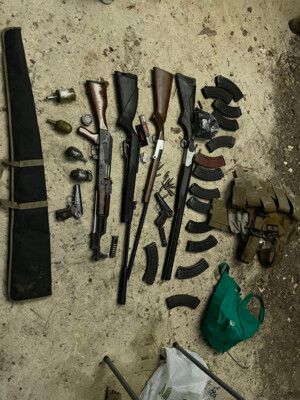 الجيش أوقف 4 مطلوبين في الضنية بجرم إطلاق النار ومواطنا عند حاجز العاصي لحيازته كمية من المخدرات