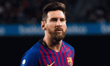 سرقة قميص بتوقيع ميسي خلال احتجاجات باريس (فيديو) سرقة قميص بتوقيع ميسي خلال احتجاجات باريس (فيديو)