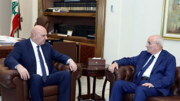 منسى أطلع الرئيس عون على نتائج زيارتي الأردن وتشيكيا منسى أطلع الرئيس عون على نتائج زيارتي الأردن وتشيكيا