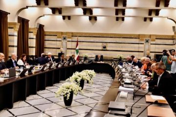 وزراء القوات اللبنانية يعلنون مقاطعة جلسة مجلس الوزراء احتجاجا على عدم إدراج ملف متفجرات ضهر البيدر على جدول الأعمال