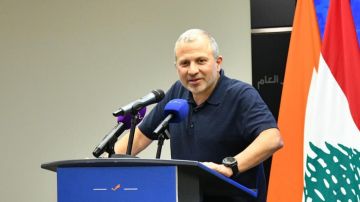 باسيل: سلمتم السيادة والأرض... والخلاف مع الحزب لا يلغي لبنانيته باسيل: سلمتم السيادة والأرض... والخلاف مع الحزب لا يلغي لبنانيته