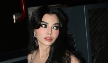 بسم الله.. هيفا وهبي تقفز من مكانها مرعوبة! (فيديو) بسم الله.. هيفا وهبي تقفز من مكانها مرعوبة! (فيديو)