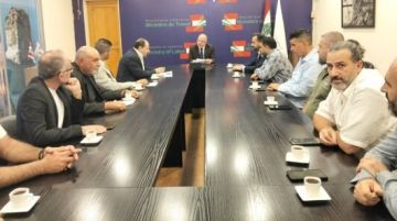 وزير العمل يلتقي وفود من القطاع السياحي والعاملين في البلديات وزير العمل يلتقي وفود من القطاع السياحي والعاملين في البلديات