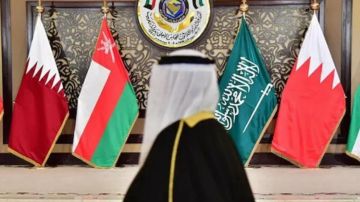 الدور العربي البناء.. والايراني المدمر للبنان الدور العربي البناء.. والايراني المدمر للبنان