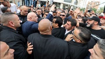 مواطن طرابلسي للرئيس عون خلال جولته في المدينة: ما في رئيس جمهورية إجا على طرابلس غيرك