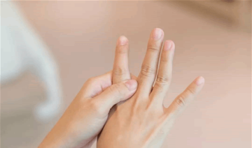 هذه أسباب تيبس اليدين صباحا هذه أسباب تيبس اليدين صباحا