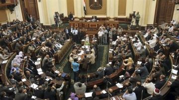 البرلمان المصري يؤجل مناقشة تقديم الدعم الدفاعي للسعودية إلى 26 تشرين الأول البرلمان المصري يؤجل مناقشة تقديم الدعم الدفاعي للسعودية إلى 26 تشرين الأول