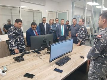 القاضي الحاج زار غرفة العمليات في قيادة منطقة الشمال القاضي الحاج زار غرفة العمليات في قيادة منطقة الشمال