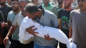  غزة: شهيدة وإصابات.. الاحتلال يواصل قصفه وإطلاق النار على خيام النازحين في مختلف أنحاء القطاع
