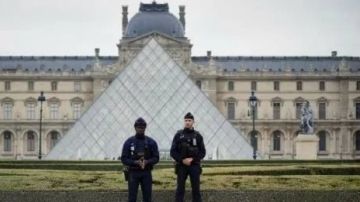 فرنسا تنشر 70 ألف عنصر أمني وتغلق متحفي اللوفر وأورسيه تحسبا لاحتجاجات جديدة فرنسا تنشر 70 ألف عنصر أمني وتغلق متحفي اللوفر وأورسيه تحسبا لاحتجاجات جديدة