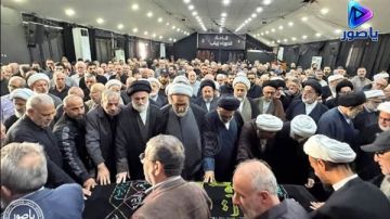 الشيخ الدكتور أكرم بركات يصلي على جثمان والدته الراحلة الحاجة سلمى بلوط الشيخ الدكتور أكرم بركات يصلي على جثمان والدته الراحلة الحاجة سلمى بلوط