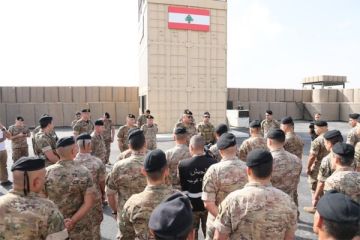 قائد الجيش بالنيابة يتفقد عددا من مراكز الجيش عند الحدود اللبنانية السورية قائد الجيش بالنيابة يتفقد عددا من مراكز الجيش عند الحدود اللبنانية السورية