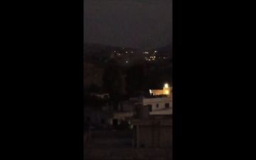 الجيش الإسرائيلي يقوم في هذه الاثناء بحرق مدرسة الكوثر في كفرتبنيت الجيش الإسرائيلي يقوم في هذه الاثناء بحرق مدرسة الكوثر في كفرتبنيت