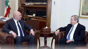 الرئيس عون بحث مع الفرزلي في الأوضاع الرئيس عون بحث مع الفرزلي في الأوضاع