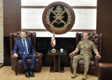 طوق التقى قائد الجيش: لأهمية دور الجيش في الحفاظ على الاستقرار الداخلي طوق التقى قائد الجيش: لأهمية دور الجيش في الحفاظ على الاستقرار الداخلي