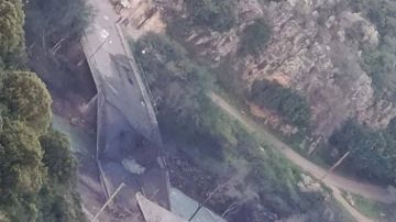 استحداث عبارة مائية بديلة للجسر المدمر في طيرفلسيه استحداث عبارة مائية بديلة للجسر المدمر في طيرفلسيه