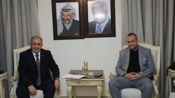 السفير الاسعد يستقبل مدير مؤسسة محمود عباس في لبنان نزيه شما السفير الاسعد يستقبل مدير مؤسسة محمود عباس في لبنان نزيه شما