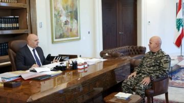 الرئيس عون بحث مع حاكم مصرف لبنان الوضع النقدي والإجراءات الهادفة إلى مكافحة الأموال غير المشروعة وتمويل الإرهاب الرئيس عون بحث مع حاكم مصرف لبنان الوضع النقدي والإجراءات الهادفة إلى مكافحة الأموال غير المشروعة وتمويل الإرهاب