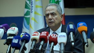 الدستور لا يعرف الاعتكاف ولا يرتب عليه نتائج قانونية الدستور لا يعرف الاعتكاف ولا يرتب عليه نتائج قانونية