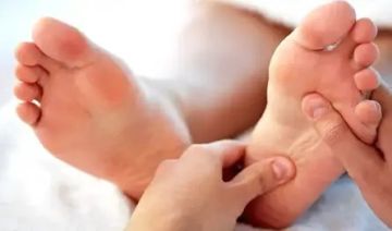 5 علامات في القدم لا يجب أن يتجاهلها مرضى السكري 5 علامات في القدم لا يجب أن يتجاهلها مرضى السكري