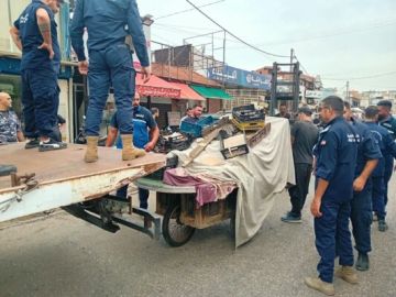 شرطة بلدية برج البراجنة تنفذ حملة لإزالة التعديات على الطريق العام في الأوزاعي شرطة بلدية برج البراجنة تنفذ حملة لإزالة التعديات على الطريق العام في الأوزاعي
