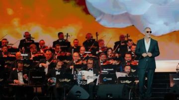 فضل شاكر يصالح المسرح مجددا بعد 14 سنة من الغياب، كيف تفاعل الجمهور مع عودة الغائب ؟ فضل شاكر يصالح المسرح مجددا بعد 14 سنة من الغياب، كيف تفاعل الجمهور مع عودة الغائب ؟