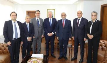 رجي يلتقي وفدا نيابيا ويتسلم أوراق اعتماد سفيري مصر والعراق رجي يلتقي وفدا نيابيا ويتسلم أوراق اعتماد سفيري مصر والعراق