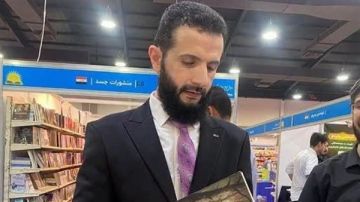 صفحات سورية نشرت صورة قالت انها لشبيه احمد الشرع في معرض اربيل الدولي للكتاب! صفحات سورية نشرت صورة قالت انها لشبيه احمد الشرع في معرض اربيل الدولي للكتاب!