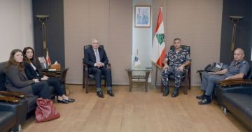اللواء عبدالله بحث مع أرنو بتعزيز التنسيق والتعاون بين قوى الأمن والأمم المتحدة اللواء عبدالله بحث مع أرنو بتعزيز التنسيق والتعاون بين قوى الأمن والأمم المتحدة