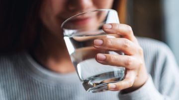 5 خرافات عن شرب الماء... لا تصدقوها 5 خرافات عن شرب الماء... لا تصدقوها