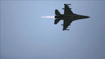 الطيران الحربي الإسرائيلي يحلق فوق الجنوب وصولا الى كسروان الطيران الحربي الإسرائيلي يحلق فوق الجنوب وصولا الى كسروان