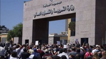 أكثر من 400 موجه تربوي يرفضون قرار وزيرة التربية: أوقفوا عملنا بلا إنذار أكثر من 400 موجه تربوي يرفضون قرار وزيرة التربية: أوقفوا عملنا بلا إنذار