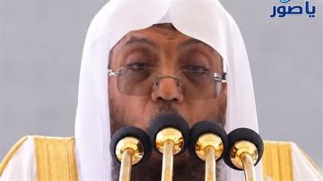 خطيب المسجد الحرام يدعو في خطبة الجمعة بهلاك الحوثيين وهزيمتهم ومن يساندهم. خطيب المسجد الحرام يدعو في خطبة الجمعة بهلاك الحوثيين وهزيمتهم ومن يساندهم.