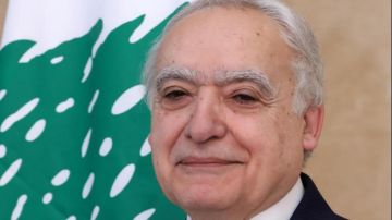 وزير الثقافة إلى عمان تلبية لدعوة رسمية وزير الثقافة إلى عمان تلبية لدعوة رسمية