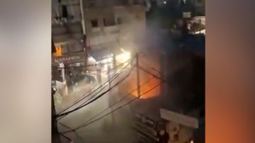 بالفيديو: لحظات رعب بعد انفجار محول كهرباء بالفيديو: لحظات رعب بعد انفجار محول كهرباء