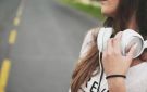 متى يصبح استخدام سماعات الأذن خطرا؟