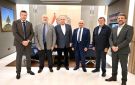 وفد مشترك من المؤتمر الدائم للفدرالية ومنتدى طريق السلام يسلم مخزومي عريضة تعديل الدستور