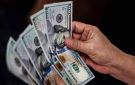 دولارات المغتربين تتراجع... هل يدفع لبنان الثمن؟