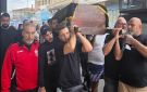 شيعت مدينة صور المرحومة سلام أرناؤوط (أم كميل شميساني)، في موكب انطلق من أمام منزلها وصولا إلى روضة الزهراء (ع)، حيث أم الصلاة على جثمانها الطاهر ...