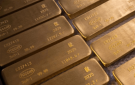 بدعم من تراجع الدولار .. ارتفاع في سعر الذهب