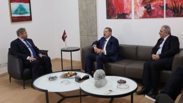 وفد فلسطيني ممثلا عباس بحث مع افرام في سبل تعزيز العلاقات اللبنانية - الفلسطينية ودعم حقوق الشعب الفلسطيني وفد فلسطيني ممثلا عباس بحث مع افرام في سبل تعزيز العلاقات اللبنانية - الفلسطينية ودعم حقوق الشعب الفلسطيني