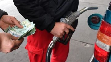 بعد قرار الحكومة رفع سعر صفيحة البنزين والضريبة على القيمة المضافة ما انعكاسات ذلك وما هي البدائل؟(تقرير)