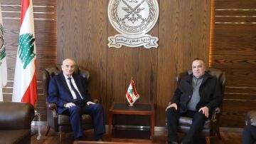 وزير الدفاع عرض للأوضاع مع ماروني