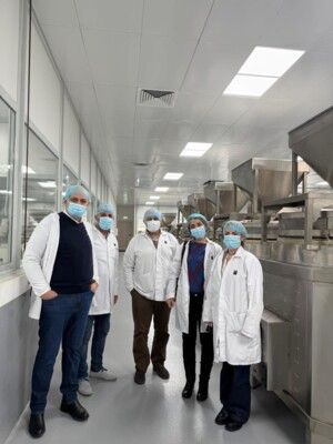 رئيس عرفة التجارة والصناعة في زحلة يجول على المعامل للاطلاع على معايير السلامة الغذائية