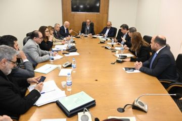 لجنة الإعلام والاتصالات عقدت جلسة ناقشت خلالها عدة مواضيع منها الإنترنت غير الشرعي